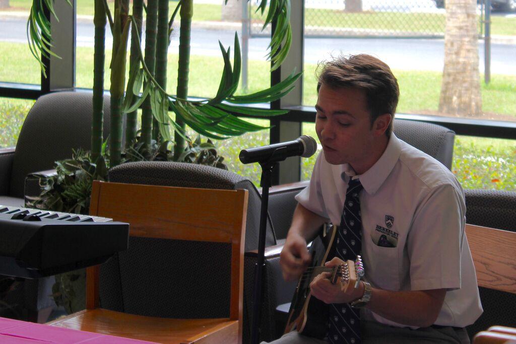 Students Enjoy Variety of Entertainment at Eat N’ Speak