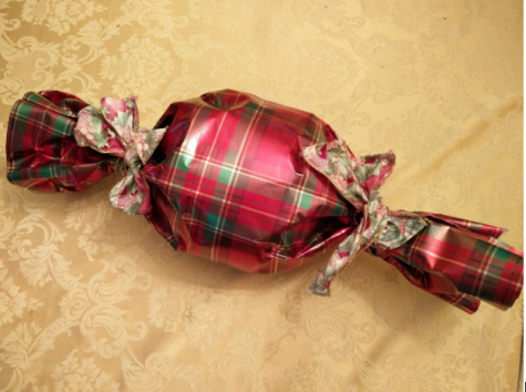The Christmas Candy style, wrapped by Annie Uichanco ‘16.