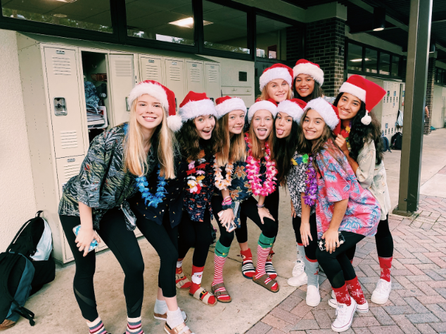 ALOHA CHRISTMAS: Maggie Matulis ‘23, Mercy Roberts ‘23, Abbey Dempsey ‘23, Marley Mariani ‘23, Olivia Pielak ‘23, Nevaeh Morales ‘23, Gaby Algood ‘23, Angali Degala ‘23 and Sonia Beljic ‘23 dressed up as tacky tourists in Hawaii on Christmas for multiples day. Photo from Abbey Dempsey. 
