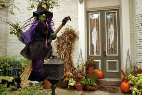 SPOOKY SPIRITS: Many Berkeley students and their families decorate their houses in preparation for Halloween. 
