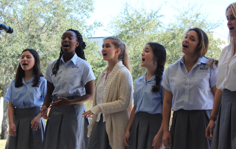 CASUAL DIVAS: The Mello Divas are seen without their traditional black and bright red footwear, but still perform their absolute best! From left: Vicki Freedman ’21, Kennedy Perry ’20, Katie Fletcher ’21, Emily Barron ’20, Katherine Nerro ’20 and Tallulah Nouss ’20.
 Photo by Kamora Provine