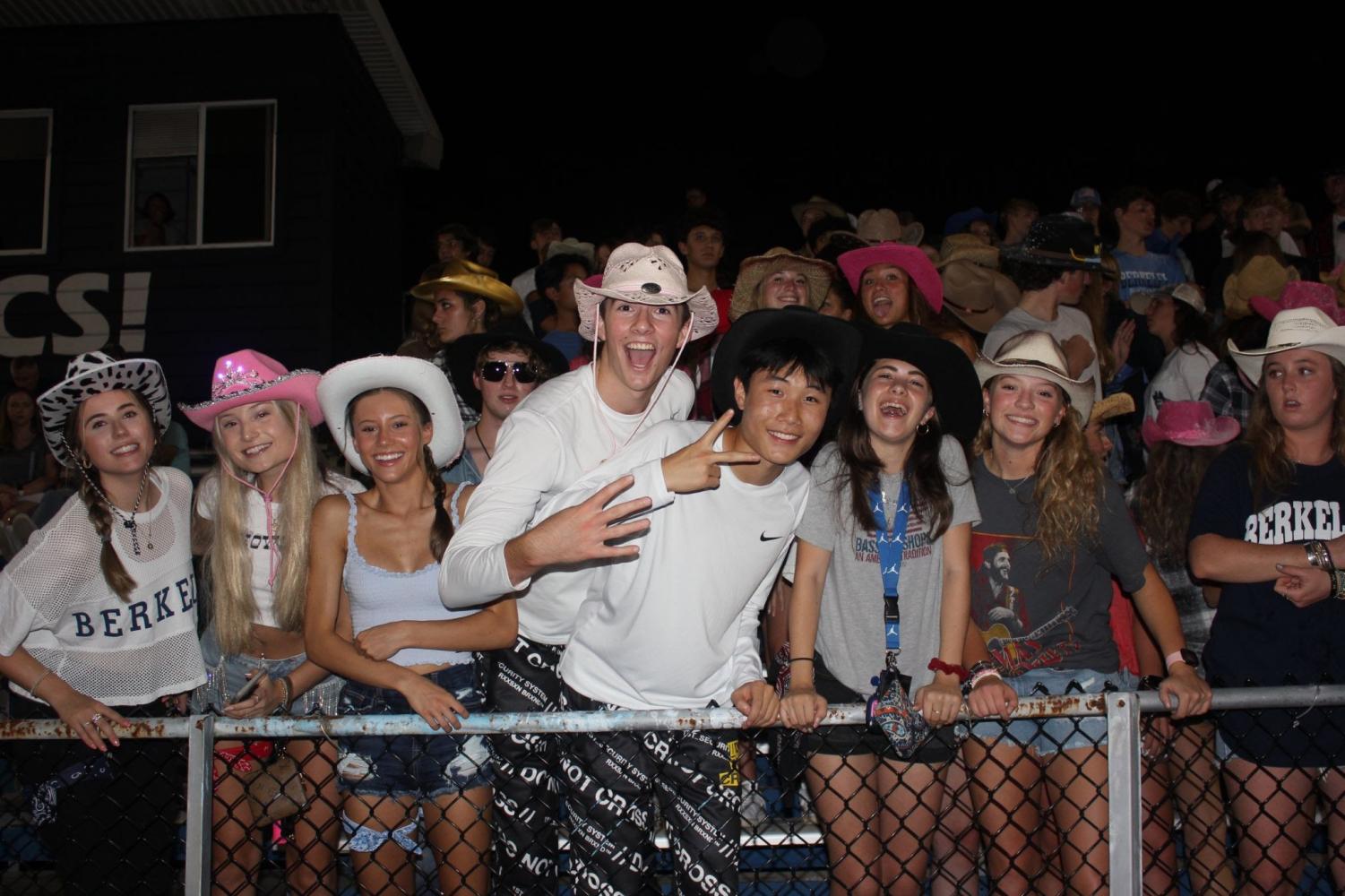 Gallery: Varsity Football & Volleyball (9/17/21)