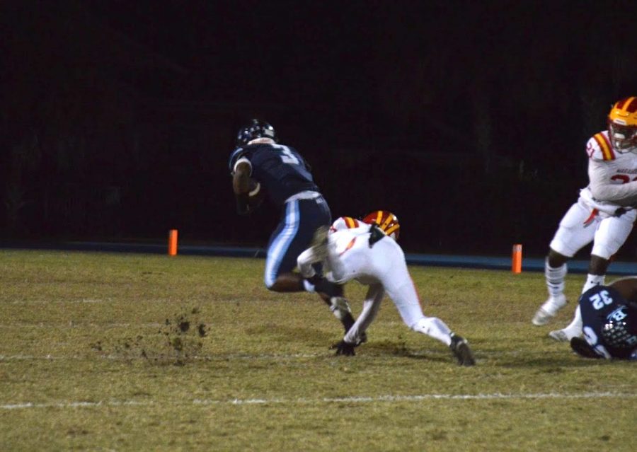 TO THE HOUSE: Xavier Townsend ’22 breaks away from a CCC defender. (Photo by Riley Zophin ’25)