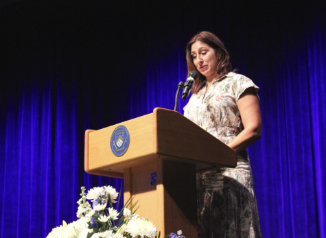 WORDS OF ADVICE: Adriana Suarez ’88 gives her advice and thanks to the 2022 graduating class.