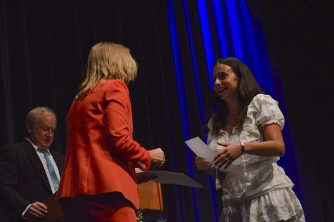 ENGLISH EXCELLENCE: Eva Morello ’23 shares a laugh with Susan Alexander while accepting her award for Exiting the Cave: Philosophy and Literature.