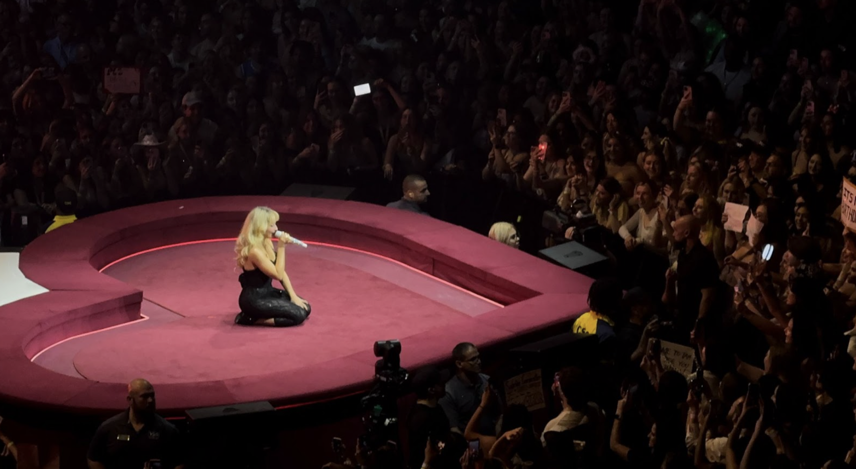 Sabrina Carpenter’s Short N’ Sweet Tour